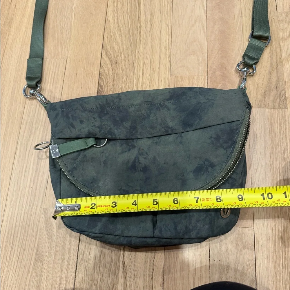 lululemon athletica All Night Festival Bag in Jacquard Green Camo Dye
